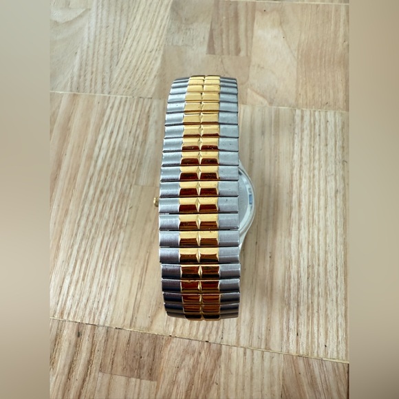 Armitron instalite men’s two tone watch NEW BATTERY - Picture 7 of 9